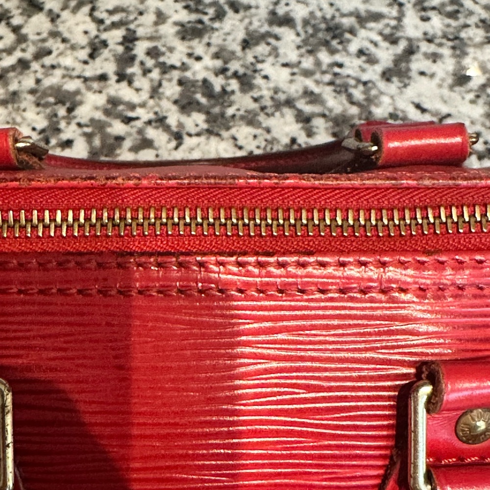 Louis Vuitton Epi Speedy 25 in Castilian Red. - Picture 15 of 16